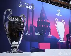 欧联杯首回合对决在即！皇家马德里演练定位球，曼城密集防守应对的简单介绍